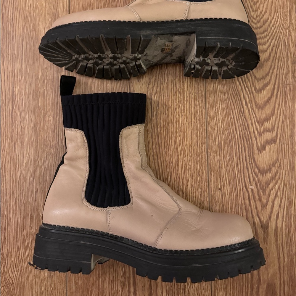 Anthropologie Chelsea Boots 🖤 - Picture 2 of 8
